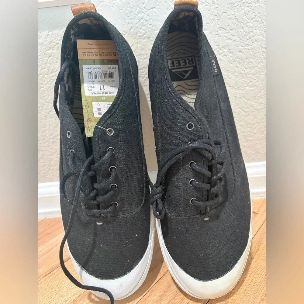Reef Black Canvas Sneakers with White Soles Size 11 NWT